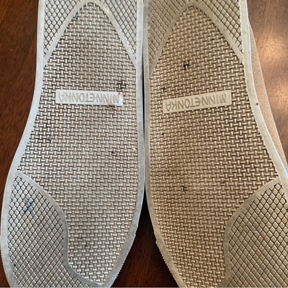 Minnetonka shoes‎ - Picture 4 of 6